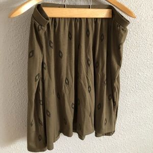 Green and black mid- thigh length skirt